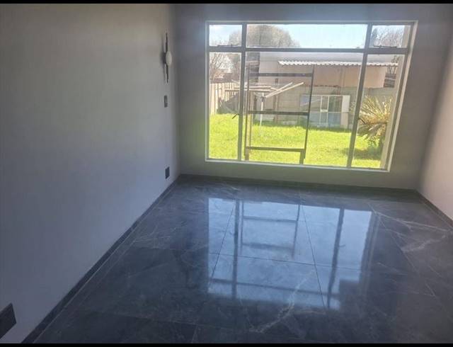 4 BEDROOM HOUSE FOR SALE IN CRESSLAWN